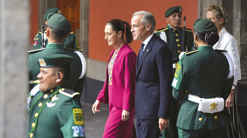 الرئيسة المكسيكية خلال استقبال رئيس الوزراء الكندي. أرشيفية