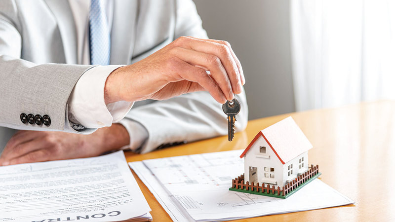 السماسرة غير المرخصين يستغلون حاجة الأسر إلى سكن مناسب. أرشيفية