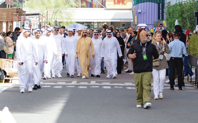 الصورة: محمد بن راشد يزور مهرجان القوز للفنون