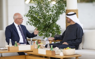 رئيس الدولة يبحث مع مبعوث الرئيس الروسي علاقات التعاون والعمل المشترك