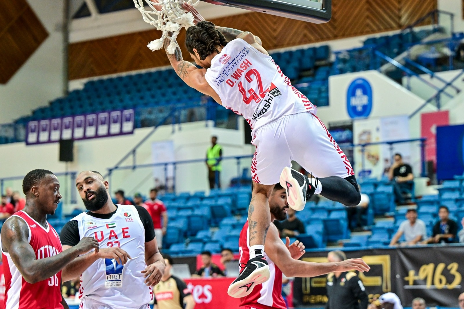 المنتخب يقتنص الاتحاد الليبي في الثواني الأخيرة.. وينفرد بصدارة «سلة دبي»