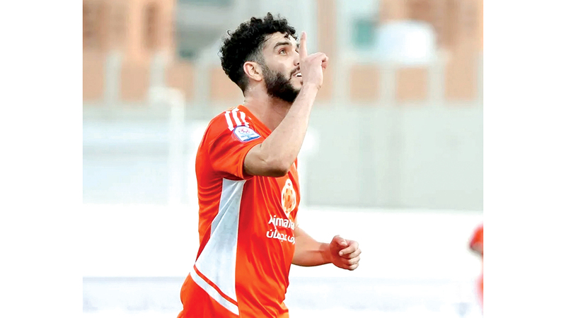 لاعب عجمان وليد أزارو. من المصدر