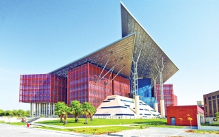 الصورة: مندوبة بنك تحتال على عميل وتستولي على 55 ألف درهم مقدم تمويل سيارة