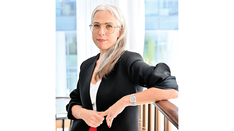 دونيا جوتوايس: جمال المعرض يكمن في أنه في غضون دقائق يمكن الانتقال فيه من أعمال تاريخية رائعة، إلى فنون ناشئة.