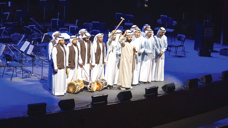 قدمت الأوركسترا عرضاً ارتكزت عناصره الإبداعية على أنماط من الفنون الشعبية والتراثية. وام