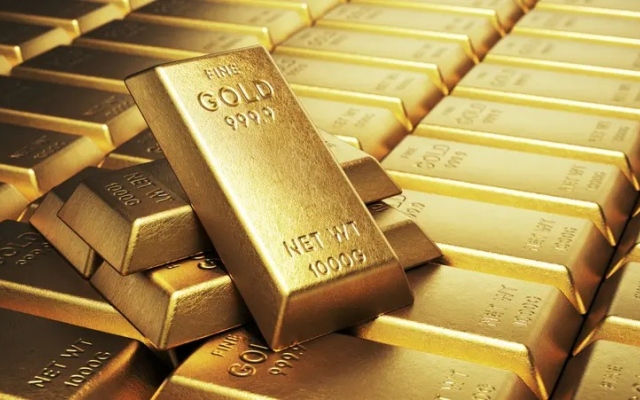 الصورة: الذهب يتراجع بأكثر من 1% مع ارتفاع الدولار وتلاشي آمال خفض الفائدة