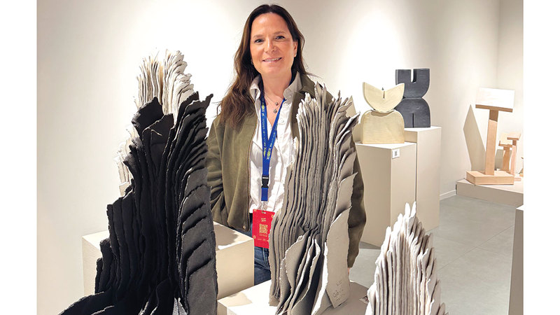 سيبيل مطران: القطع استغرقت ثلاثة أشهر في الإنتاج، وأسعى إلى ترك القطع الفنية دون ألوان لإبراز أثر الزمن والعمل في القطع الفنية.