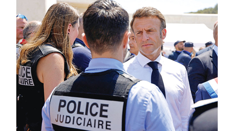 ماكرون حدد خطة صارمة لمكافحة الجريمة ووقف العنف وتدفق المخدرات في مرسيليا. رويترز