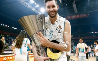 الصورة: قبل مواجهة فريق دبي لكرة السلة.. رودي وفيليبي يلتقيان الجمهور في "متنزه ريال مدريد وورلد"