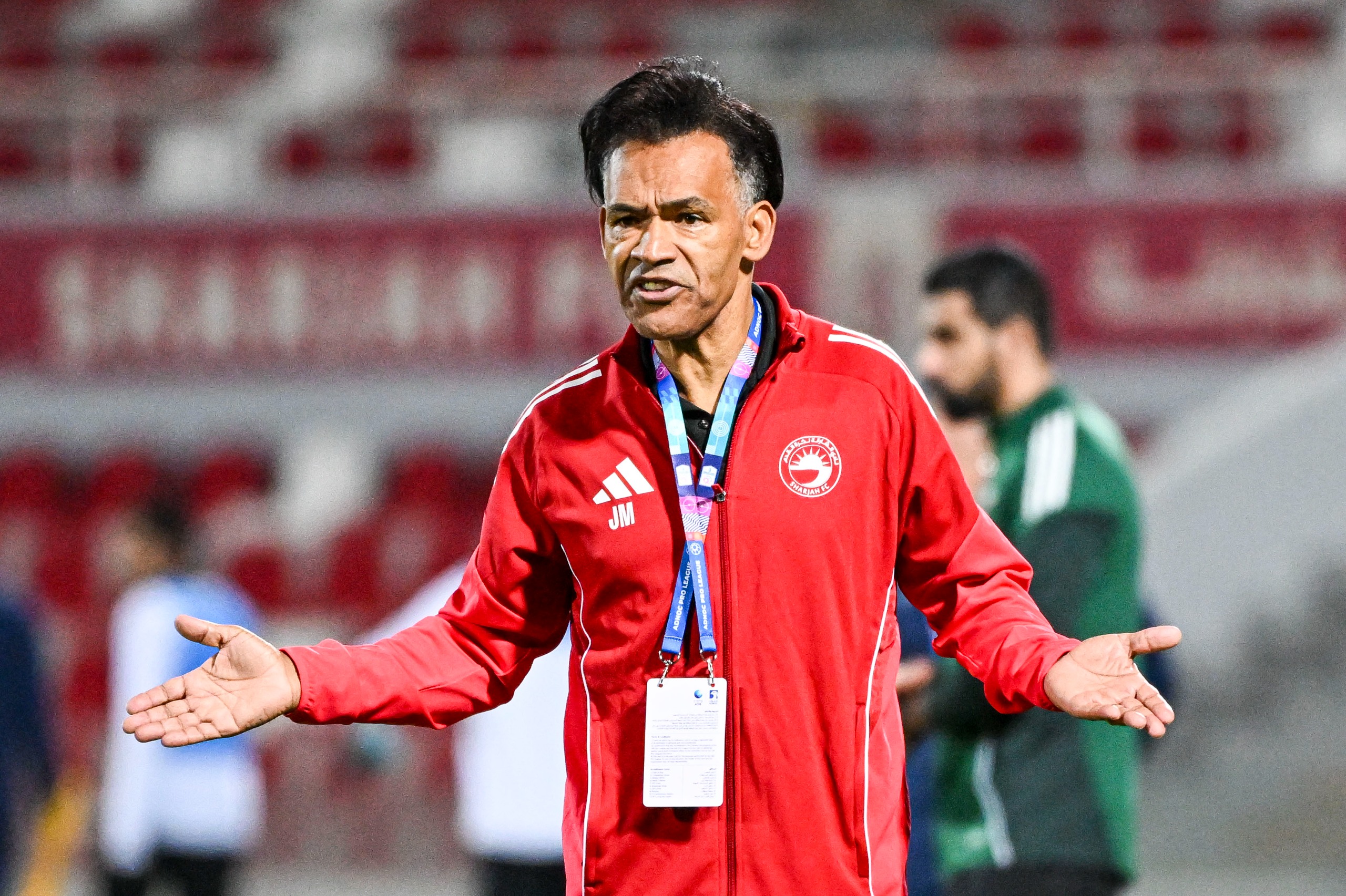 مورايس: الشارقة مطالب بإظهار إمكاناته الفنية أمام شباب الأهلي