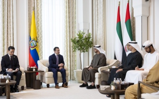 الصورة: رئيس الدولة يبحث مع رئيس الإكوادور تعزيز علاقات التعاون بين البلدين