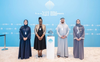 الصورة: سيف بن زايد يكرّم فريق مشروع &laquo;مقاعد الصداقة المجتمعية&raquo; من زيمبابوي