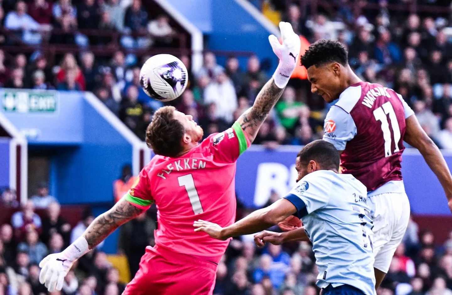 منع الضربات الرأسية في الدوري الإنجليزي