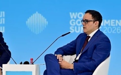 الصورة: تاكر كارلسون لنائب رئيس فنزويلا في قمة الحكومات: أين كنت حين اعتقل مادورو