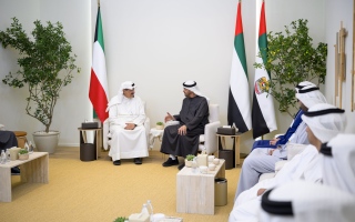 الصورة: رئيس الدولة يلتقي رئيس وزراء الكويت الذي يزور الدولة للمشاركة في القمة العالمية للحكومات