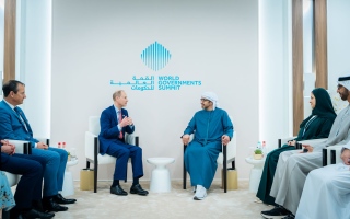 الصورة: عبدالله بن زايد يلتقي دوق إدنبرة ورئيس وزراء بوتان ووزير خارجية بنين