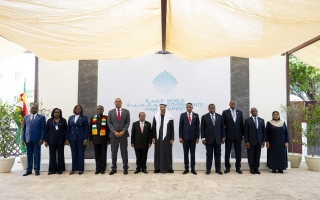 الصورة: رئيس الدولة يلتقي عدداً من قادة الدول ورؤساء الحكومات والوفود المشاركين في "القمة العالمية للحكومات 2026 "