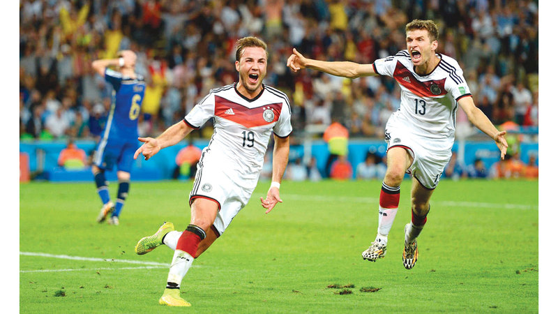 «قاهر ميسي» وسترلينغ مرشحان للعب في دوري الدرجة الأولى الإماراتي