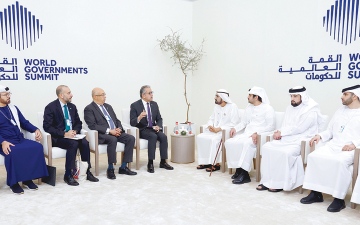 الصورة: محمد بن راشد يلتقي مدير &laquo;اليونسكو&raquo;