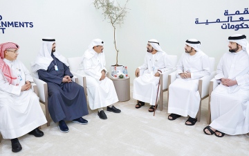 الصورة: محمد بن راشد يلتقي رئيس وزراء الكويت