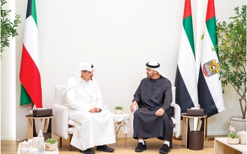 الصورة: رئيس الدولة يبحث العلاقات الأخوية مع رئيس وزراء الكويت