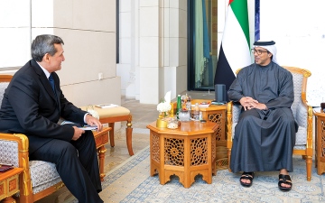 الصورة: منصور بن زايد ونائب رئيس وزراء تركمانستان يبحثان تعزيز التعاون