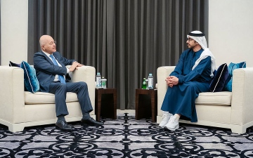 الصورة: عبدالله بن زايد يبحث التعاون مع قادة ومسؤولين في &laquo;قمة الحكومات&raquo;