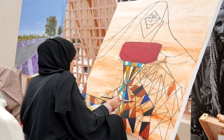 الصورة: أنامل ترسم معالم الجمال في &laquo;العين التراثي&raquo;