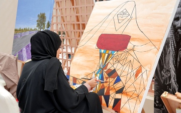 الصورة: أنامل ترسم معالم الجمال في &laquo;العين التراثي&raquo;