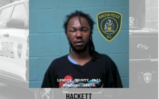 الصورة: لص جريء اقتحم محل بيتزا مغلق وأعدَّها وباعها للزبائن محتفظاً بالأرباح