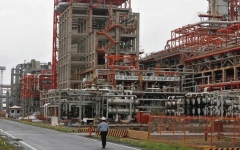 الصورة: شركات التكرير الهندية تتجنب النفط الروسي لإبرام اتفاق مع أميركا