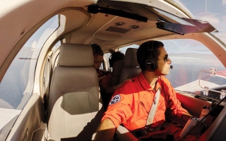 الصورة: منظمة غير حكومية تبحث من الجو عن قوارب مهاجرين في خطر