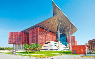 الصورة: إلزام ولي أمر طلبة بسداد 64.6 ألف درهم رسوماً دراسية متأخرة