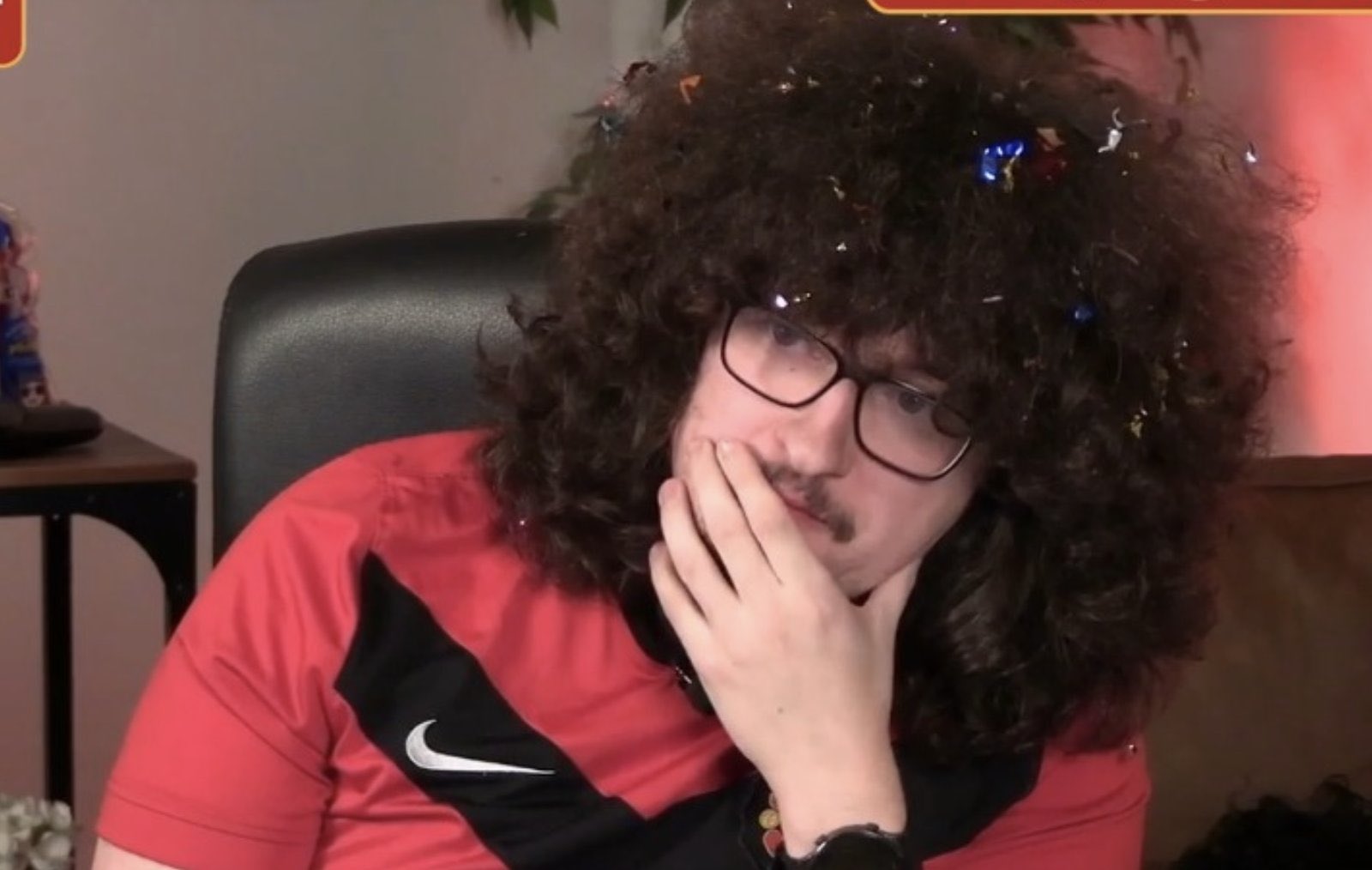 بايرن ميونخ ومانشستر سيتي يمازحان مشجع اليونايتد