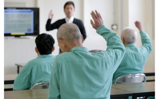 الصورة: السجون اليابانية تتحول إلى ملاذ لكبار الـسـن بحثـاً عن الرعاية