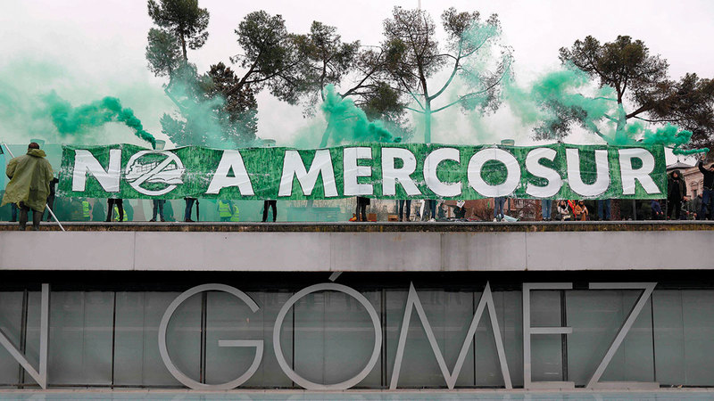 الاتفاقية مع &laquo;ميركوسور&raquo; لاقت استياء واسعاً من العديد من المزارعين الأوروبيين. أ.ف.ب