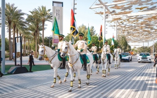 الصورة: احتفالات رأس السنة الصينية في دبي.. مسيرة فرح تتقدمها &laquo;الخيالة&raquo;