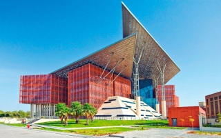 الصورة: سيارة من دون تأمين تكلّف سائقها ومالكها 220 ألف درهم خسائر حادث مروري