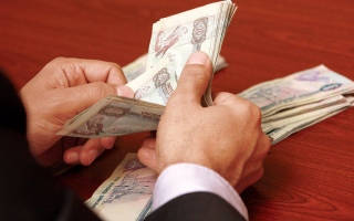 الصورة: البنوك تقدم قروضاً استهلاكية بـ 81.7 مليار درهم خلال 2025