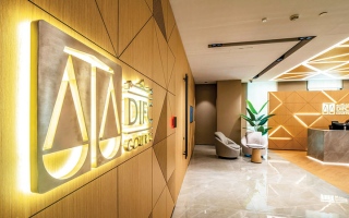 الصورة: 18.6 مليار درهم قيمة دعاوى محاكم مركز دبي المالي خلال 2025