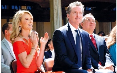 الصورة: زوجة حاكم كاليفورنيا تنتقد &laquo;حرباً مروعة على النساء&raquo;