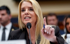 الصورة: تلاسُن بين المدعية العامة الأميركية وأعضاء لجنة استماع في الكونغرس