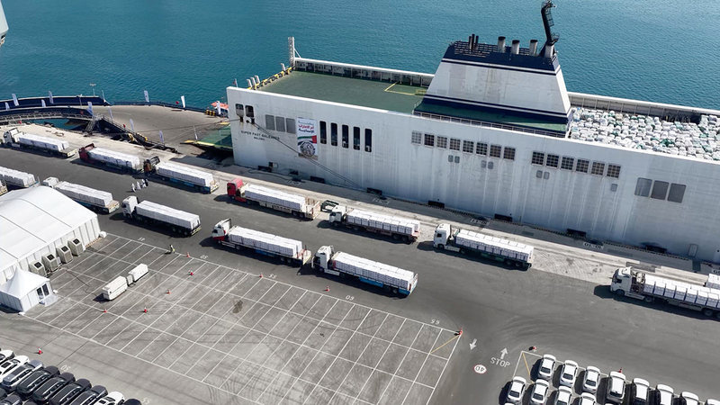 16 مؤسسة خيرية وإنسانية من مختلف إمارات الدولة شاركت في تجهيز حمولة &laquo;السفينة&raquo;. وام