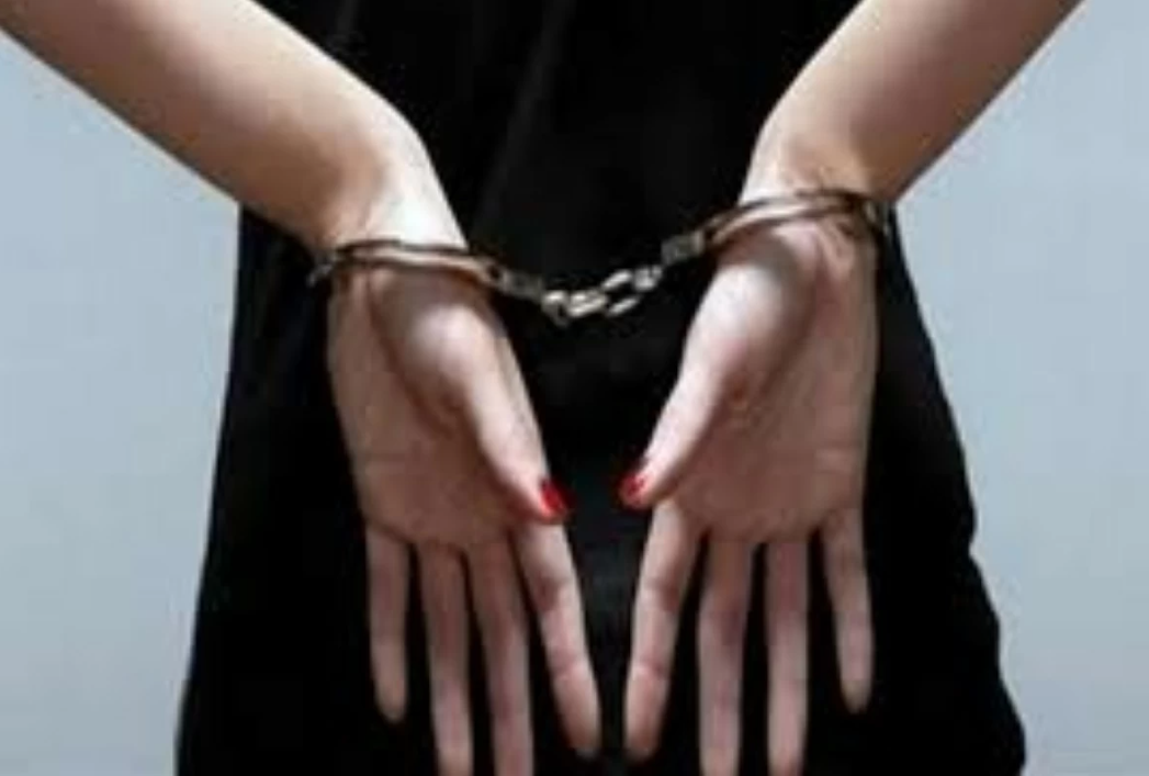 مصر .. امرأة تقتل زوجها بطعنة سكين بسبب شاحن المحمول