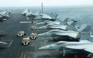 الصورة: واشنطن ترسل حاملة طائرات ثانية إلى الشرق الأوسط