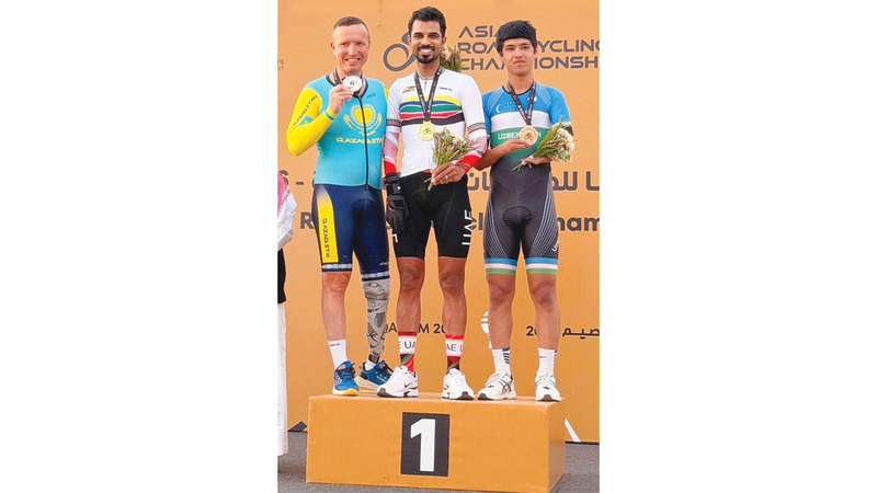 عبدالله سالم البلوشي تقلّد الذهب في البطولة القارية للدرّاجات. من المصدر