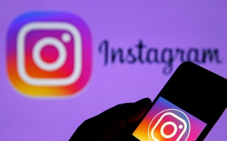 الصورة: رئيس انستغرام يصدم المحكمة: 16 ساعة متواصلة على الهاتف ليس إدمانًا