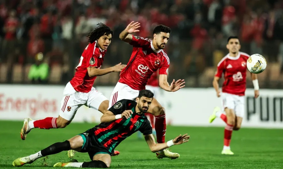 اشتباكات في مباراة الأهلي والجيش الملكي بدوري أبطال إفريقيا.. وروايات متضاربة! (فيديو)