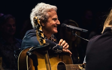 الصورة: وفاة بيلي شتاينبرغ أحد أبرز كتاب الأغاني بالثمانينات والتسعينات