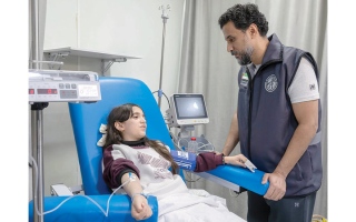 الصورة: &laquo;المستشفى الإماراتي&raquo; في العريش يمنح الأمل لطفلة فلسطينية تعاني مرضاً نادراً